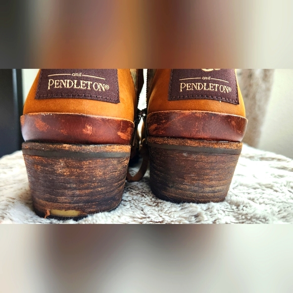 Ugg Pendleton ankle boots size 7.5 - Picture 6 of 16